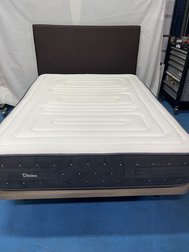 Base imbottita e materasso in memory foam 135x180