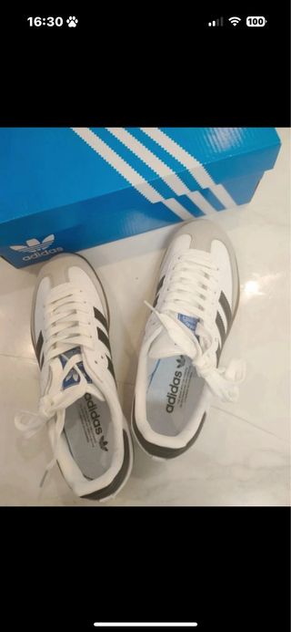 Zapatillas Adidas Blancas y Grises