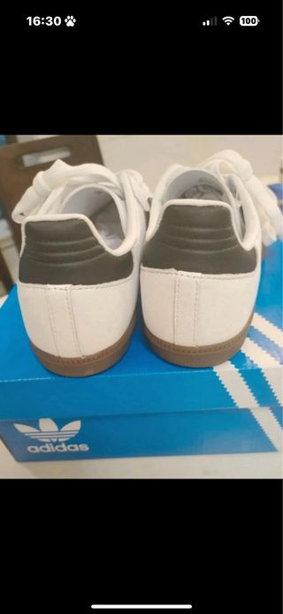 Zapatillas Adidas Blancas y Grises