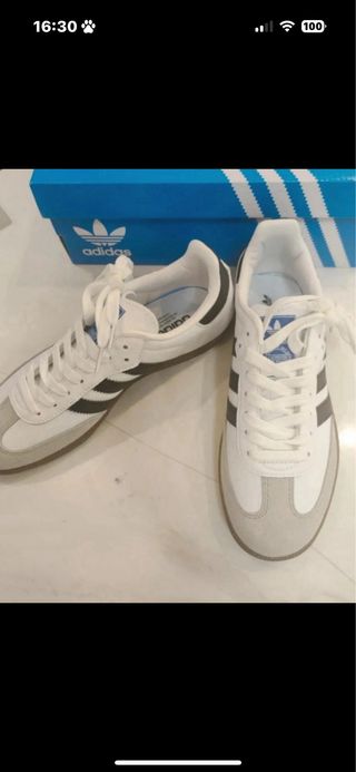 Zapatillas Adidas Blancas y Grises