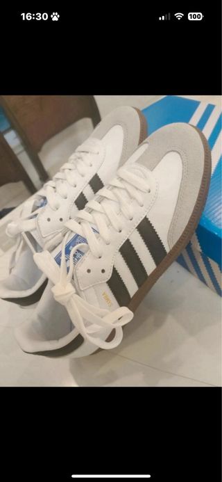 Zapatillas Adidas Blancas y Grises
