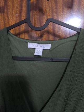 Vestido New Yorker verde manga corta volantes