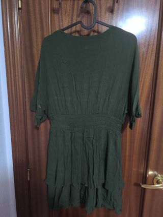 Vestido New Yorker verde manga corta volantes