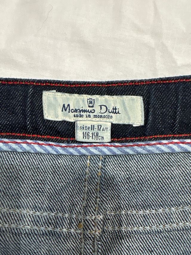 Falda vaquera con botones dorados