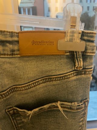 Jeans skinny strappati donna