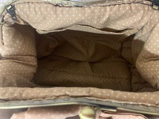Bolso artesanal marrón con detalles beige