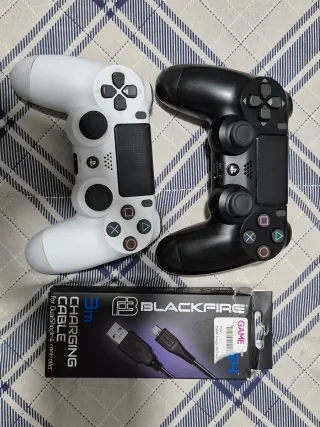 Consola PS4 Pro Negra + Volante Ferrari