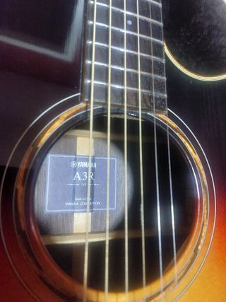 Guitarra Acústica Yamaha A3R con Funda dura