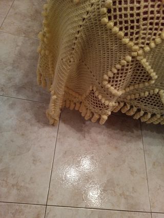 Colcha de lana amarilla tejida a mano