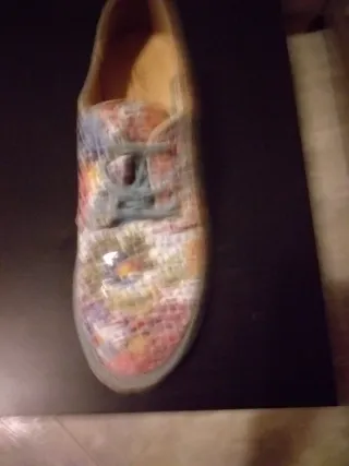 Zapatos multicolor casi nuevos