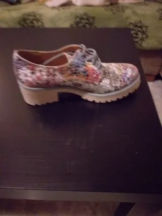 Zapatos multicolor casi nuevos