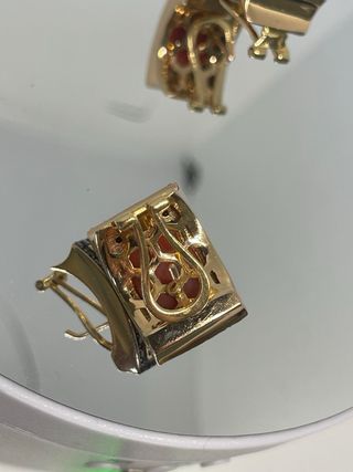 Pendientes Oro Rosa Diamantes Negros y Coral.
