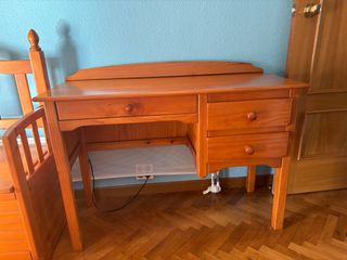 Muebles madera pino habitación infantil