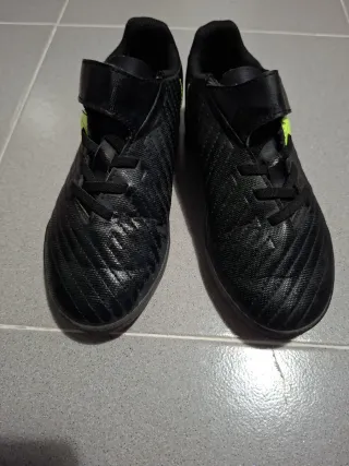 Botas de fútbol negras