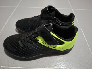 Botas de fútbol negras