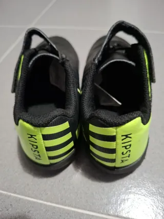 Botas de fútbol negras