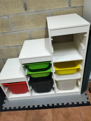 Scatola per giocattoli bianca Ikea con vassoi