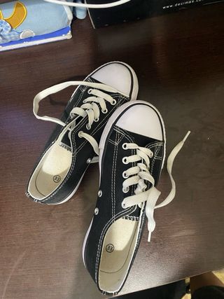Zapatillas Vans Negras y Blancas Talla 33