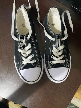 Zapatillas Vans Negras y Blancas Talla 33