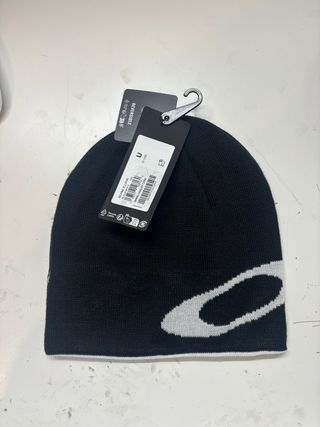 Gorro Oakley Negro y Blanco Reversible