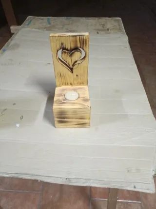 Portavelas de madera con corazón