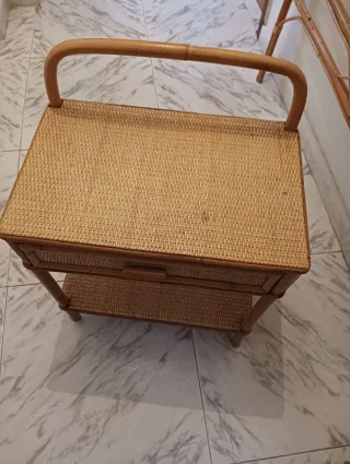Testiera e comodini in rattan