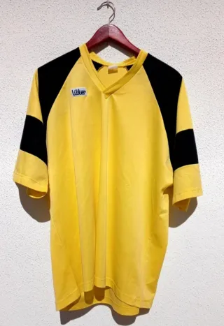 CAMISETA DE DEPORTES DE MANGAS CORTAS. TALLA XXL.