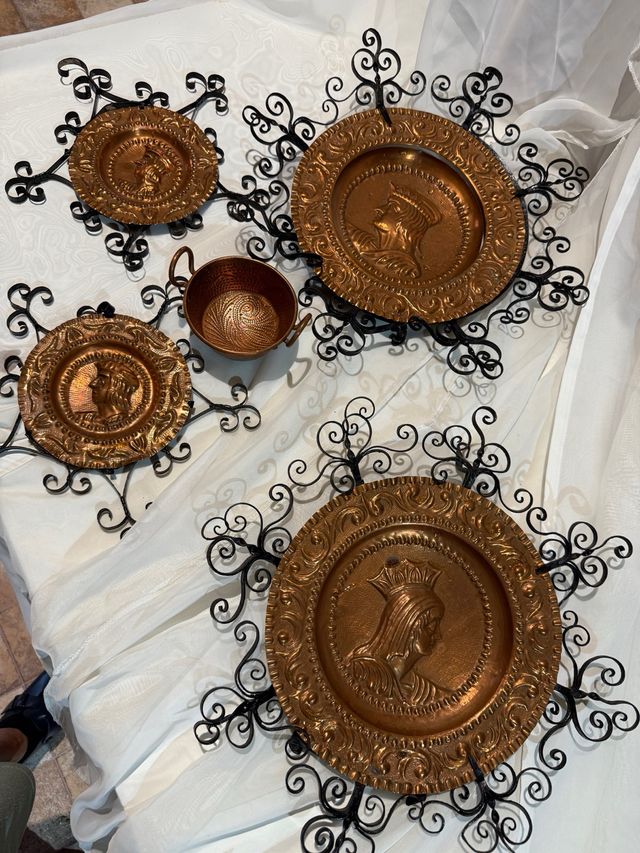 Platos cobre forja antiguos set 3+1 taza