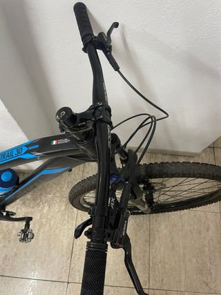 Bicicleta Mitical Negra y Azul