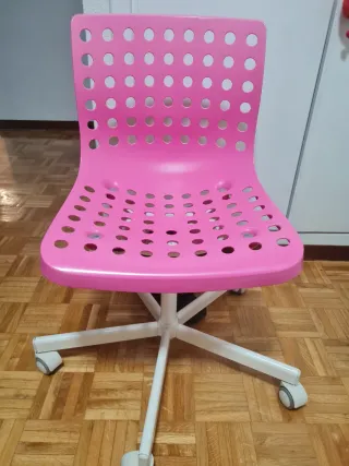 Silla de escritorio rosa con ruedas