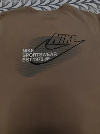 Camiseta Nike color arena