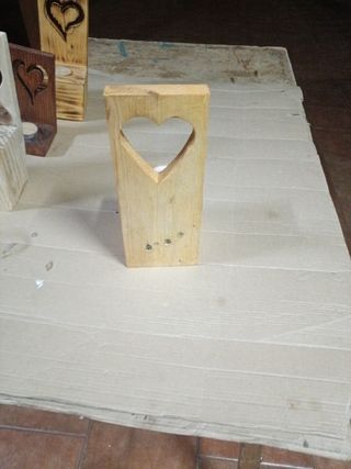 Portavelas de madera con corazón