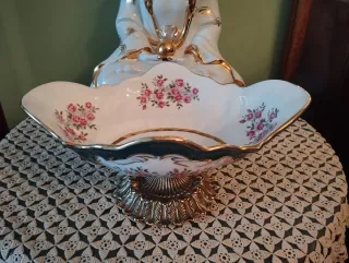 Plato de cerámica con rosas y oro