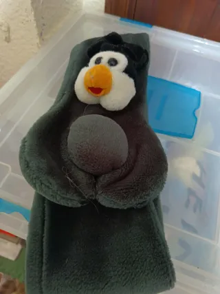 Bufanda de peluche con pingüino