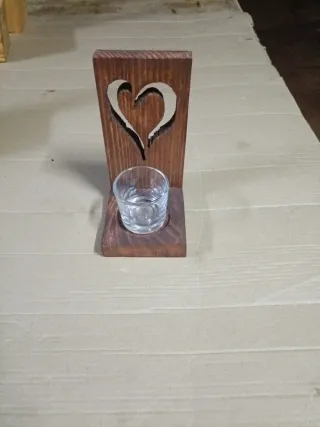 Portavelas de madera con corazón