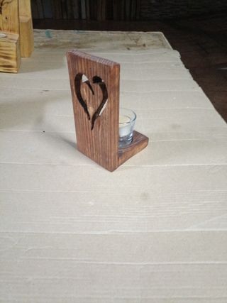 Portavelas de madera con corazón
