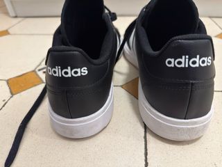 Zapatillas Adidas Negras y Blancas