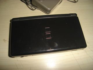 Nintendo DS Lite Negra y 5 Juegos