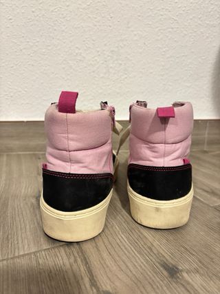 Zapatillas Zara tipo Vans Altas Negras y Rosas