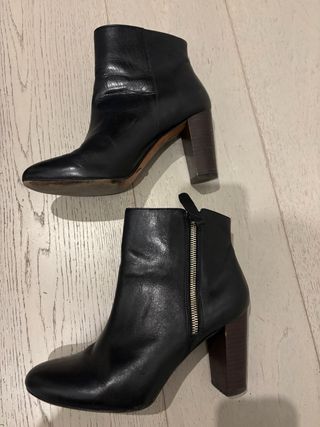 Botines de piel negros con cremallera