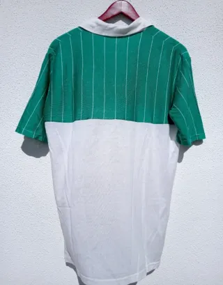 CAMISETA DE DEPORTES VERDE Y BLANCA. TALLA 4.