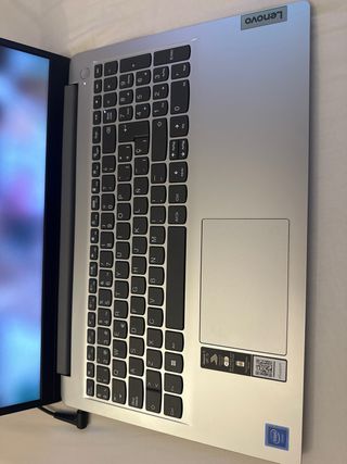 Lenovo Ideapad 1i 15 7 Gris/Plata