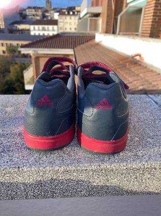 Zapatillas Adidas niña velcro gris y fucsia