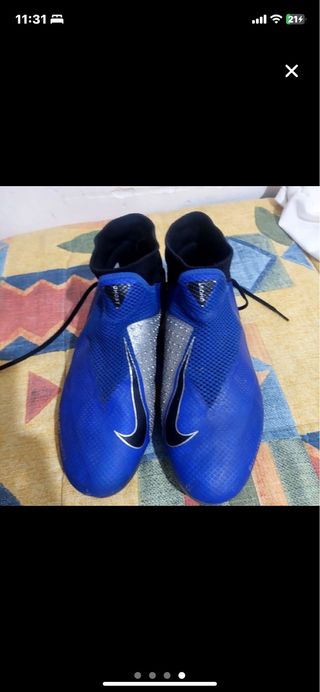 Botas de fútbol Nike Phantom
tiene un tornill roto