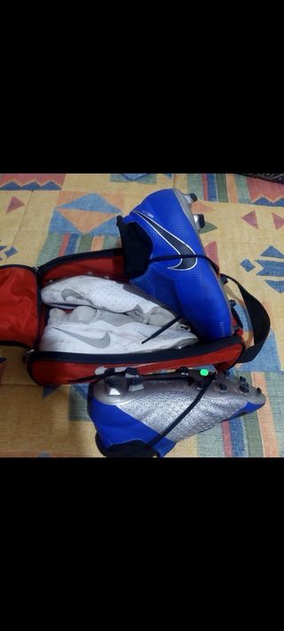 Botas de fútbol Nike Phantom
tiene un tornill roto