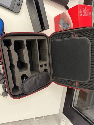 Nintendo Switch + 2 Maletines