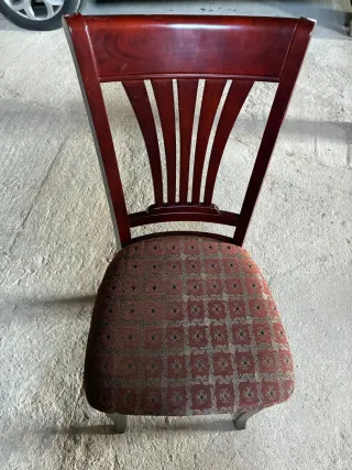 Sillas granates estilo antiguo
