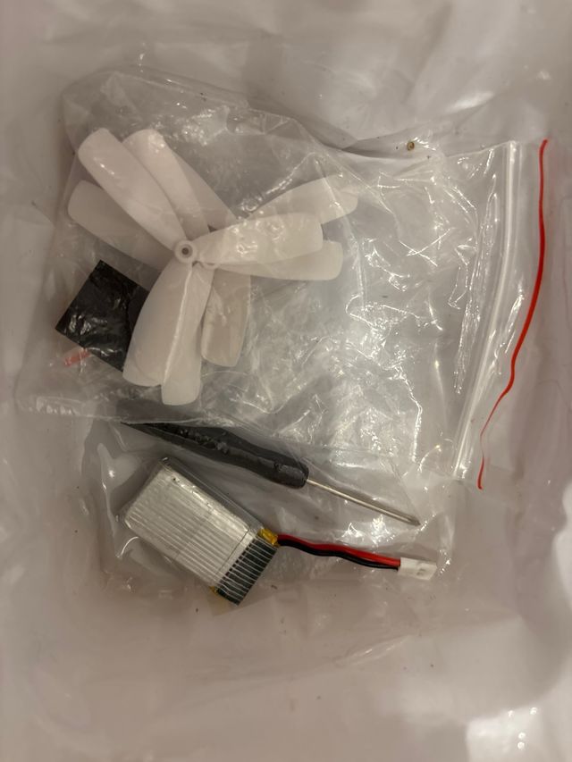 Dron RO13 Redpawz con luces LED