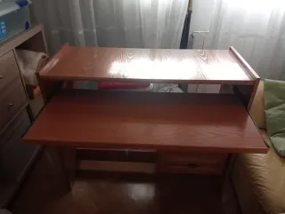 Mesa de escritorio de madera