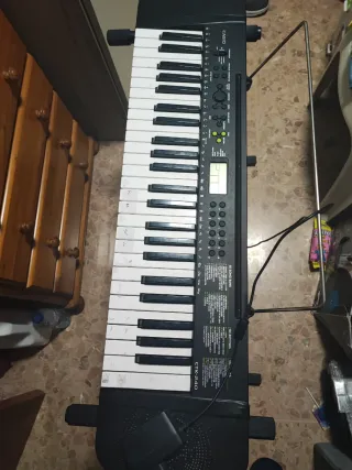 Piano Casio CTK-240 con pie